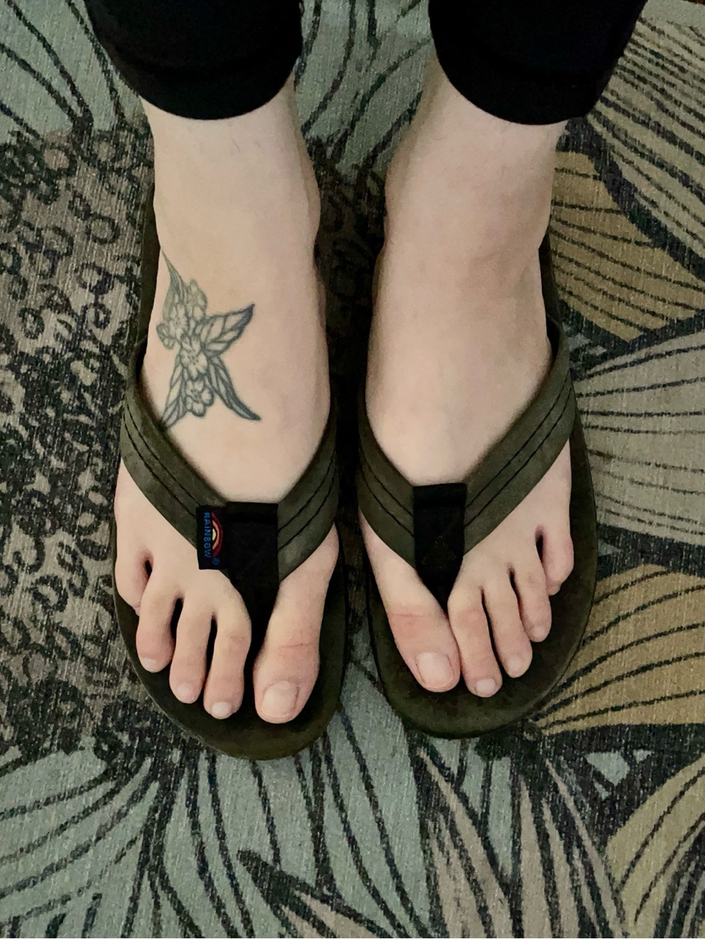 very worn black flip flops - Picture 3 of 5